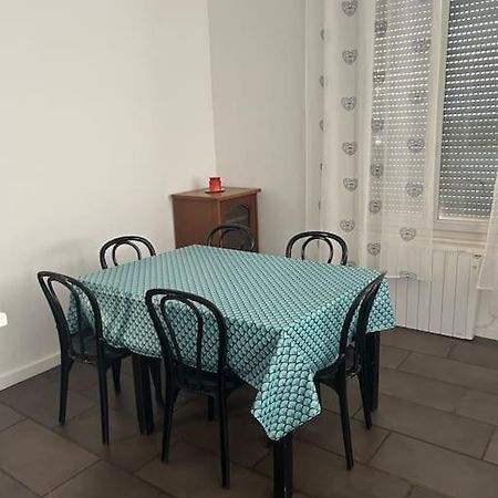 Superbe Appartement Avec Parking Gratuit Vaulx-en-Velin Zewnętrze zdjęcie