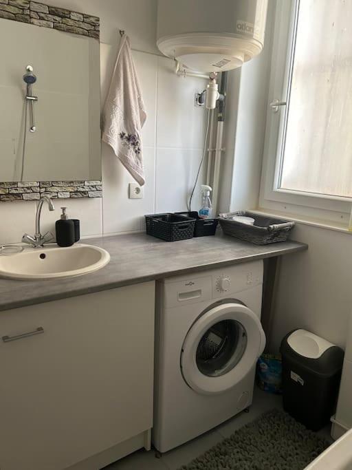 Superbe Appartement Avec Parking Gratuit Vaulx-en-Velin Zewnętrze zdjęcie